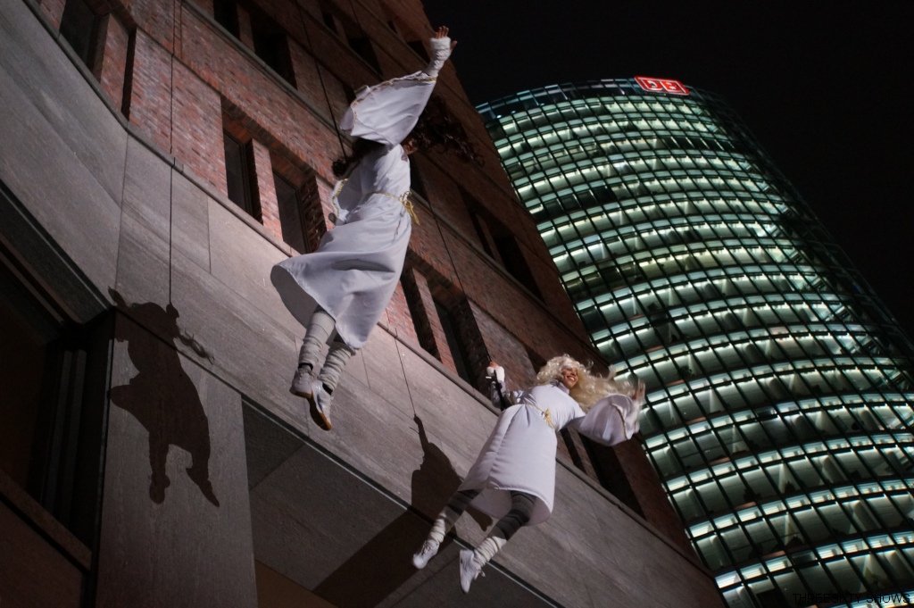 2014-12-14-49-potsdamer-platz-vertical-dance-weihnachtsmann-show