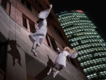 2014-12-14-49-potsdamer-platz-vertical-dance-weihnachtsmann-show