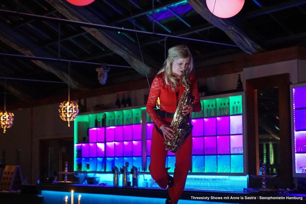 ThreesixtyShows-Saxophonistin-01