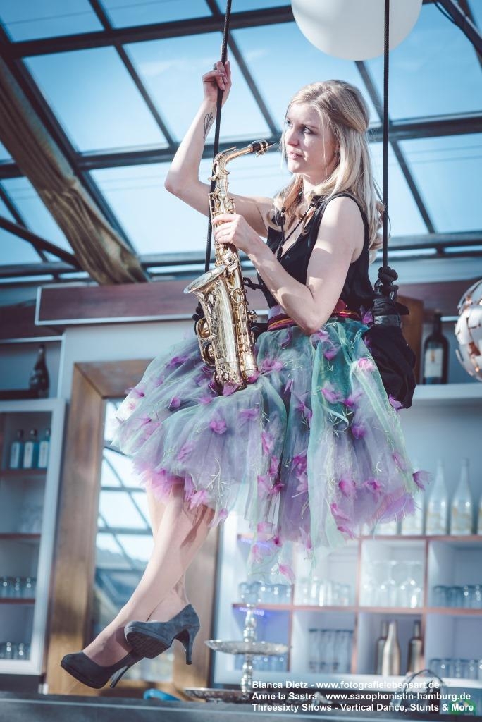 ThreesixtyShows-Saxophonistin-04
