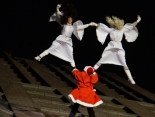 Weihnachtsmann Show mit Luftakrobatik am Potsdamer Platz Panoramapunkt