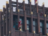 2014-potsdamer-platz-vertical-dance-weihnachtsmann-show-01