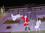 Weihnachtsmann Show in Berlin mit tanzenden Engeln