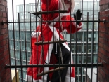 weihnachtsmann-show-klettern-abseilen-stunt-04